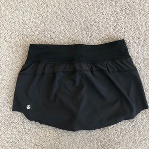 Lululemon black race skirt size 4